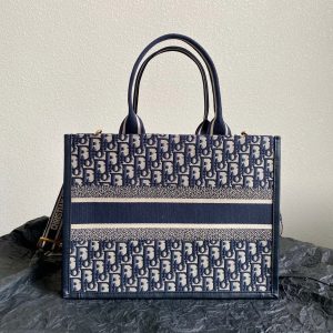 20240416_i1713247008_9373_2_jpg MEDIUM BOOK TOTE 36 BLUE OBLIQUE EMBROIDERY
