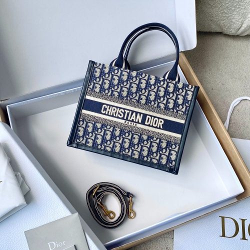 20240416_i1713247153_4204_0_jpg MINI BOOK TOTE 26 BLUE OBLIQUE EMBROIDERY