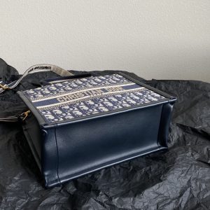 20240416_i1713247153_453_2_jpg MINI BOOK TOTE 26 BLUE OBLIQUE EMBROIDERY