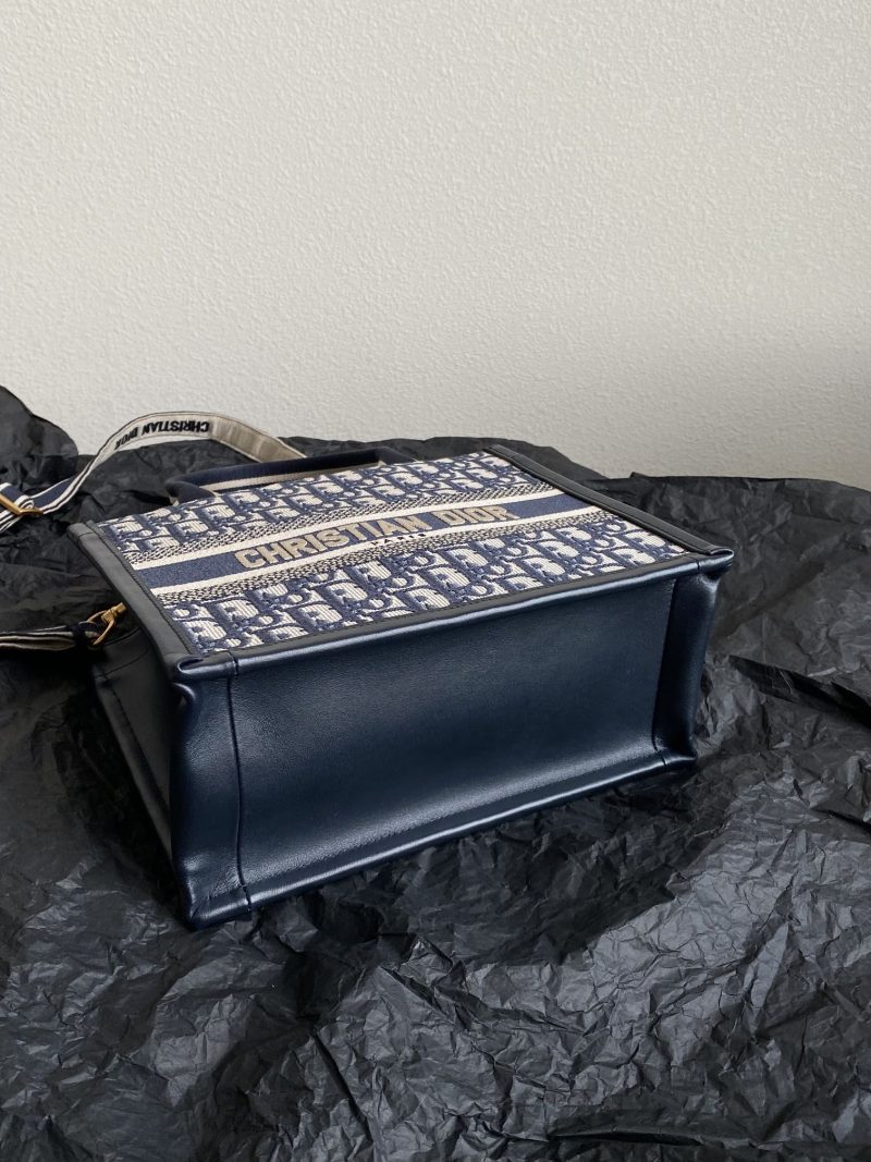 20240416_i1713247153_453_2_jpg MINI BOOK TOTE 26 BLUE OBLIQUE EMBROIDERY