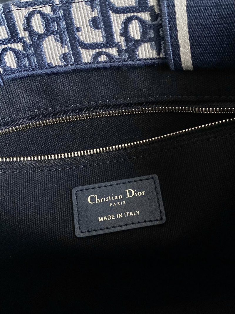 20240416_i1713247153_5849_4_jpg MINI BOOK TOTE 26 BLUE OBLIQUE EMBROIDERY