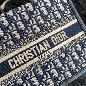 20240416_i1713247153_7231_1_jpg MINI BOOK TOTE 26 BLUE OBLIQUE EMBROIDERY