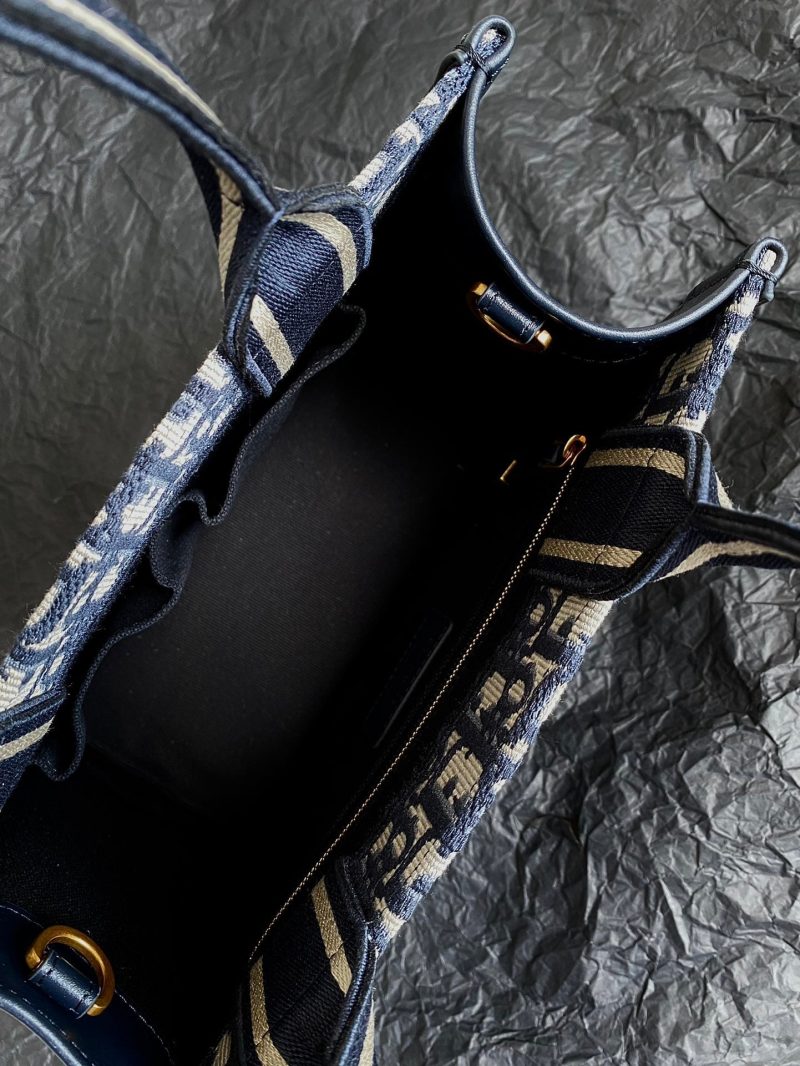 20240416_i1713247153_7247_6_jpg MINI BOOK TOTE 26 BLUE OBLIQUE EMBROIDERY