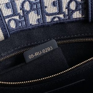 20240416_i1713247153_7418_5_jpg MINI BOOK TOTE 26 BLUE OBLIQUE EMBROIDERY