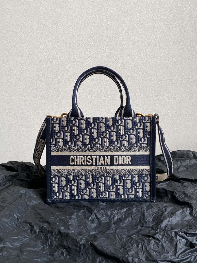 20240416_i1713247182_4602_0_jpg MINI BOOK TOTE 26 BLUE OBLIQUE EMBROIDERY