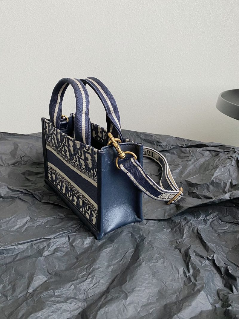 20240505_i1714886513_3150_3_jpg MINI BOOK TOTE 21 BLUE OBLIQUE EMBROIDERY