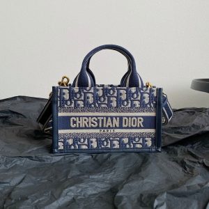 20240505_i1714886513_3718_1_jpg MINI BOOK TOTE 21 BLUE OBLIQUE EMBROIDERY