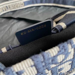 20240505_i1714886513_3892_8_jpg MINI BOOK TOTE 21 BLUE OBLIQUE EMBROIDERY