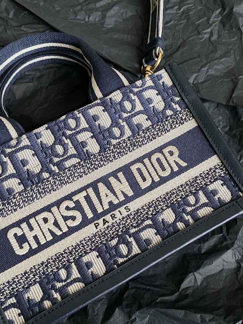 20240505_i1714886513_5231_4_jpg MINI BOOK TOTE 21 BLUE OBLIQUE EMBROIDERY