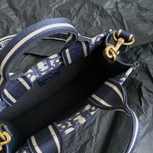 20240505_i1714886513_6491_6_jpg MINI BOOK TOTE 21 BLUE OBLIQUE EMBROIDERY