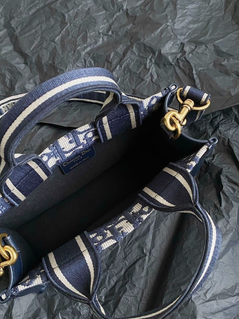 20240505_i1714886513_6491_6_jpg MINI BOOK TOTE 21 BLUE OBLIQUE EMBROIDERY