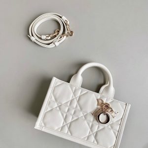 20240509_i1715244510_2820_1_jpg MINI BOOK TOTE 21 WHITE MACCROCANNAGE CALFSKIN