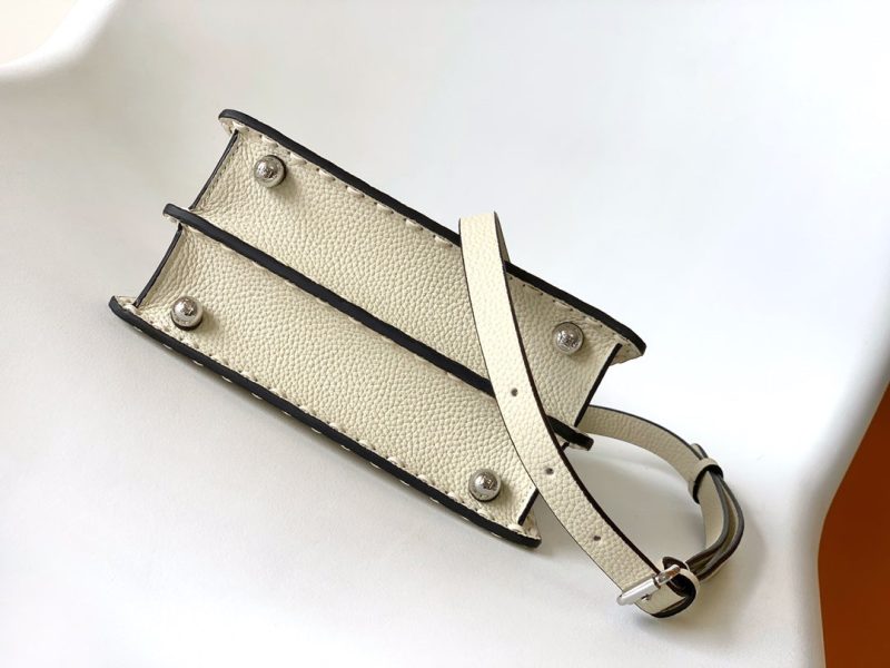 20240515_i1715751527_1678_3_jpg_5a8c9bac-f83b-4a9f-86e5-451b304b9cc2 Peekaboo ISeeU Petite 20 Bag Ivory Leather Shw