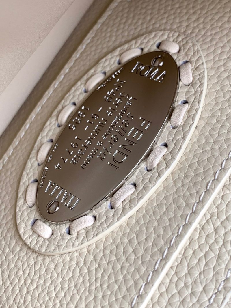 20240515_i1715751527_9189_8_jpg_bc266515-fdfb-4121-8600-4236927cf0b1 Peekaboo ISeeU Petite 20 Bag Ivory Leather Shw