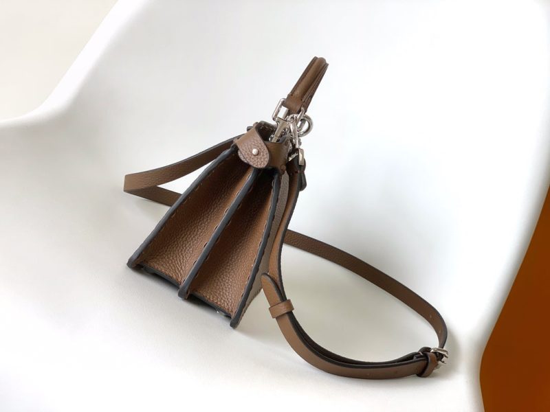 20240531_i1717132733_6469_2_jpg_17a261dd-f01e-4ea1-ac78-62f45e5dbb98 Peekaboo ISeeU Petite 20 Bag Chocolate Leather Shw