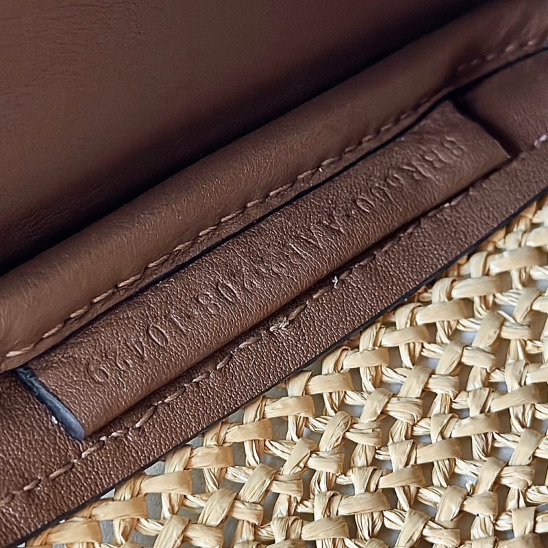 FendiI BAGUETTE 27 BAG IN BEIGE RAFFIA AND BROWN CALFSKIN WITH GOLD HARDWARE