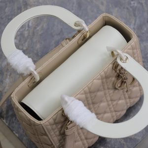 20240914_i1726305693_1074_6_jpg_7dc59e2e-394e-49ee-8480-e12158fde078 Lady Bag 20cm Beige White Lambskin