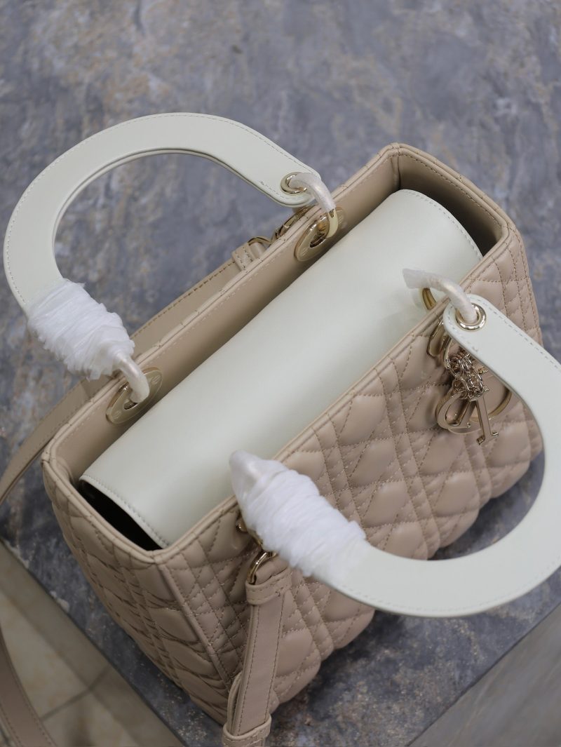 20240914_i1726305693_1074_6_jpg_7dc59e2e-394e-49ee-8480-e12158fde078 Lady Bag 20cm Beige White Lambskin