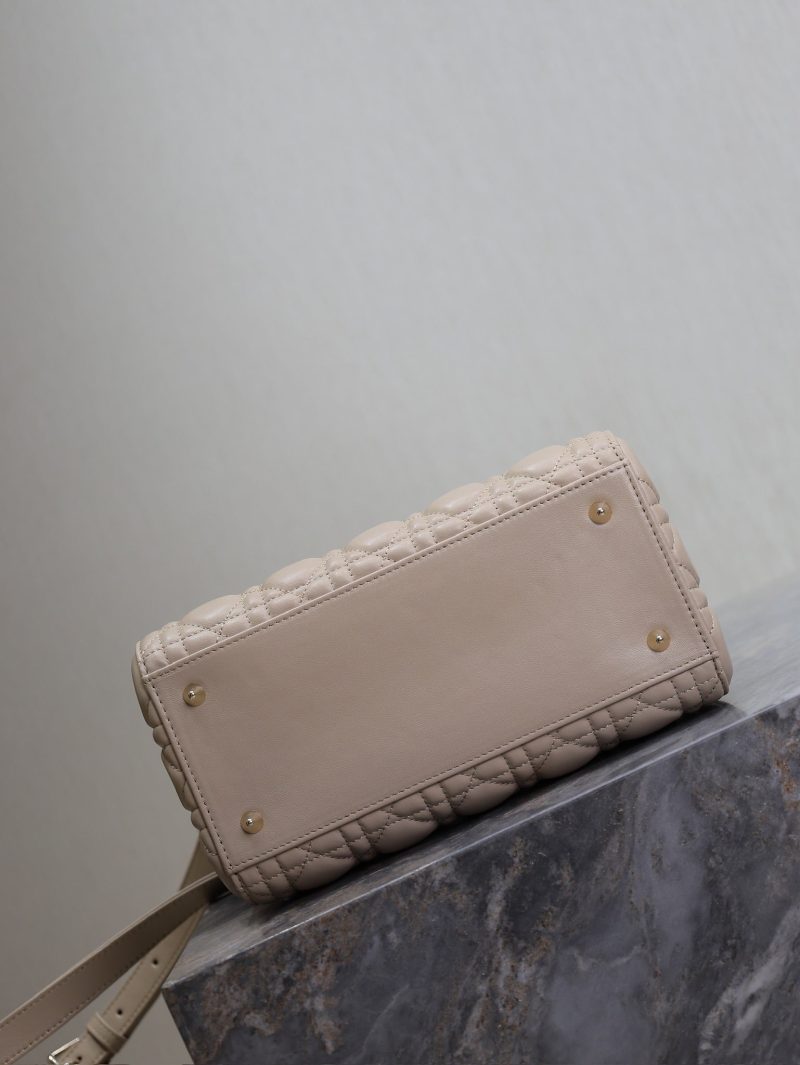 20240914_i1726305693_5819_5_jpg_afa675c7-c875-4a94-810a-5e945851175e Lady Bag 20cm Beige White Lambskin