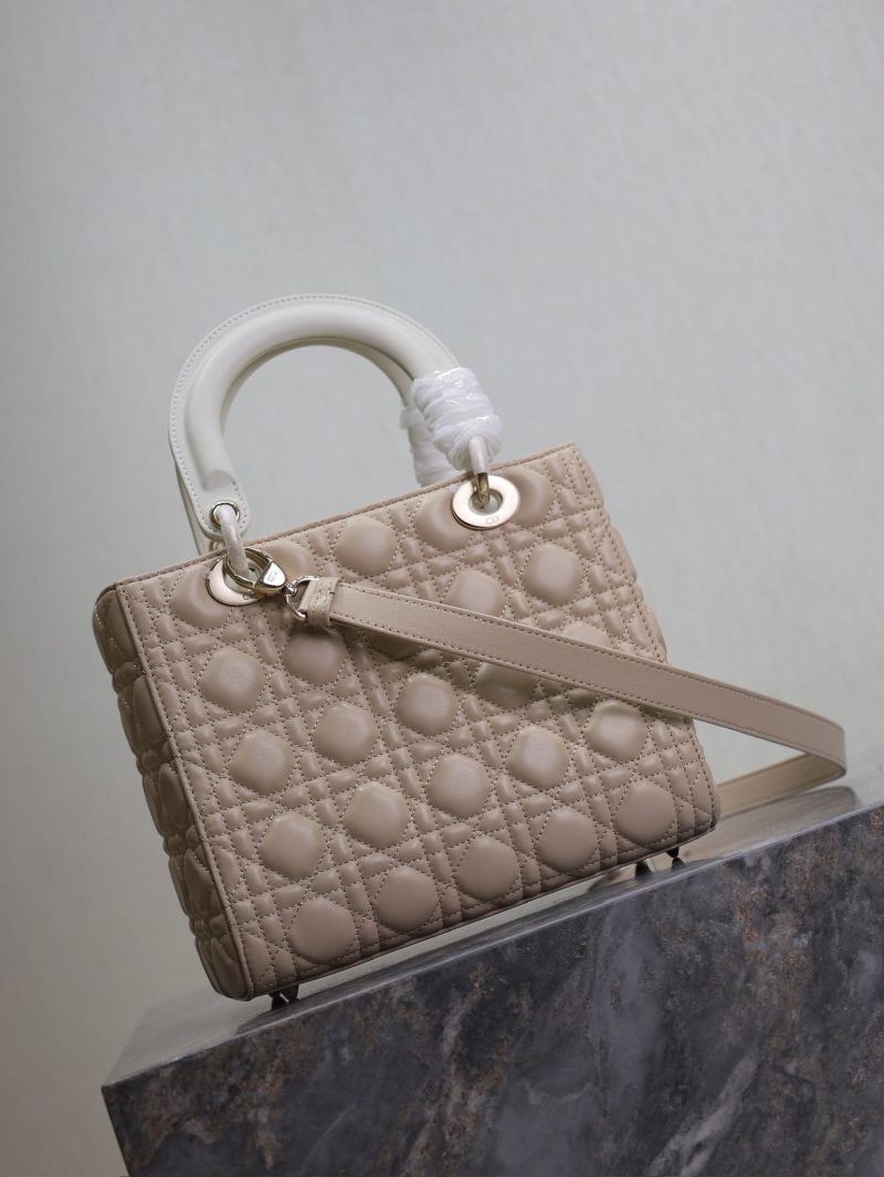 20240914_i1726305693_8783_3_jpg_a59db9b7-42ad-4491-b3e2-43dfcfec506e Lady Bag 20cm Beige White Lambskin