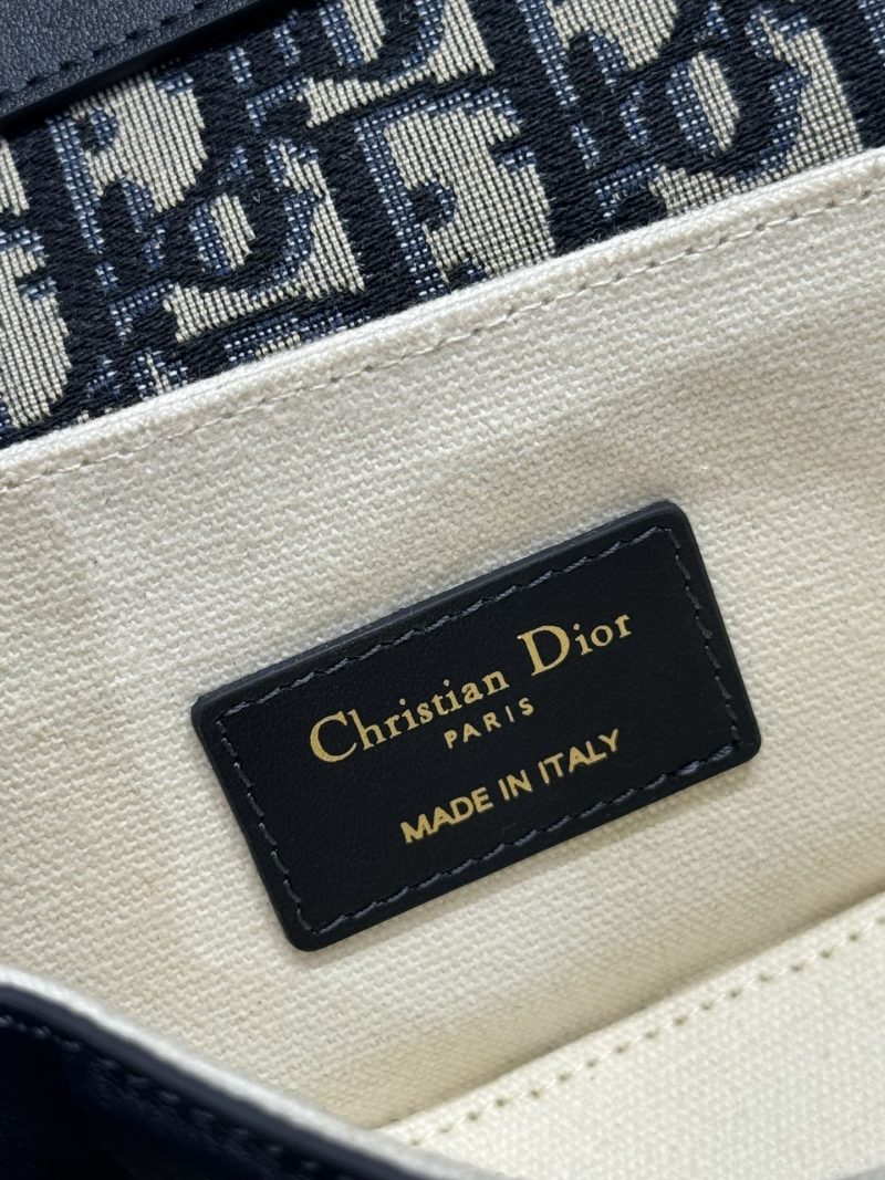 20241023_i1729665470_2210_8_jpg SMALL 19 MONTAIGNE AVENUE TOP HANDLE BAG BLUE DIOR OBLIQUE JACQUARD AND BLACK SMOOTH CALFSKIN 221158