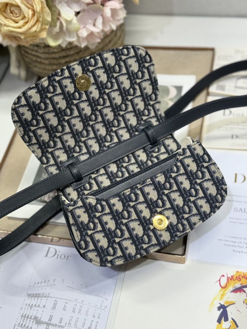 20241023_i1729665470_3715_6_jpg SMALL 19 MONTAIGNE AVENUE TOP HANDLE BAG BLUE DIOR OBLIQUE JACQUARD AND BLACK SMOOTH CALFSKIN 221158