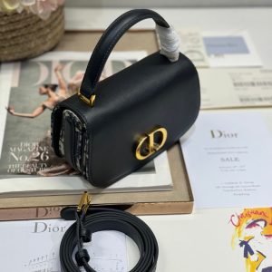20241023_i1729665470_6253_1_jpg SMALL 19 MONTAIGNE AVENUE TOP HANDLE BAG BLUE DIOR OBLIQUE JACQUARD AND BLACK SMOOTH CALFSKIN 221158