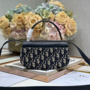 20241023_i1729665470_6763_5_jpg SMALL 19 MONTAIGNE AVENUE TOP HANDLE BAG BLUE DIOR OBLIQUE JACQUARD AND BLACK SMOOTH CALFSKIN 221158