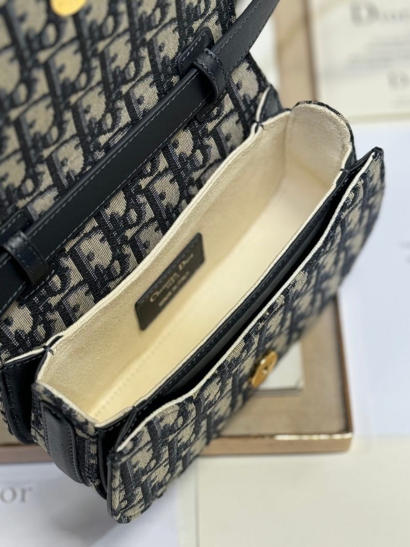 20241023_i1729665470_7625_7_jpg SMALL 19 MONTAIGNE AVENUE TOP HANDLE BAG BLUE DIOR OBLIQUE JACQUARD AND BLACK SMOOTH CALFSKIN 221158