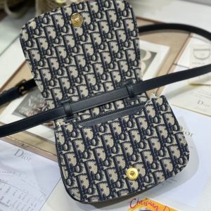 SMALL 19 MONTAIGNE AVENUE TOP HANDLE BAG BLUE DIOR OBLIQUE JACQUARD AND BLACK SMOOTH CALFSKIN