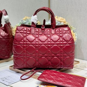 MEDIUM 37 TOUJOURS BAG IN RUBY RED MACROCANNAGE LAMBSKIN