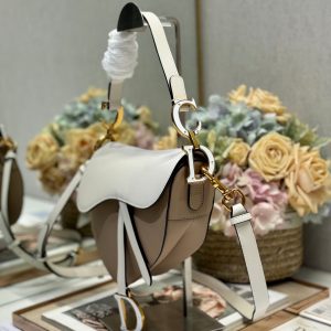 SADDLE BAG 25 WITH STRAP LATTE WHITE MIX MEDIUM BROWN GRAINED CALFSKIN