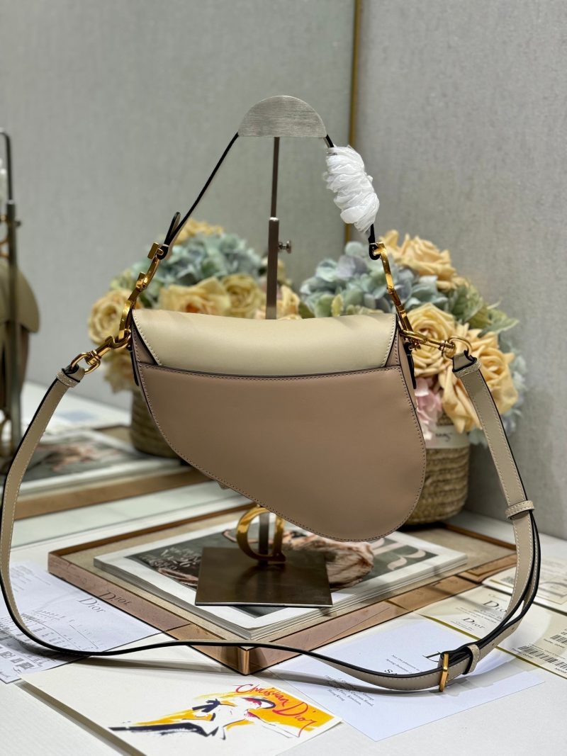 SADDLE BAG 25 WITH STRAP LATTE MEDIUM BROWN GRAINED CALFSKIN