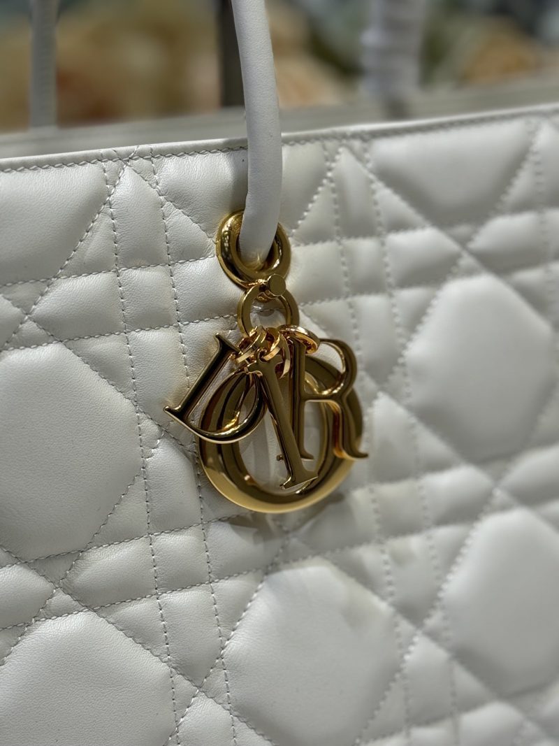 20241030_i1730275175_1911_3_jpg MEDIUM 37 TOUJOURS BAG IN WHITE MACROCANNAGE LAMBSKIN