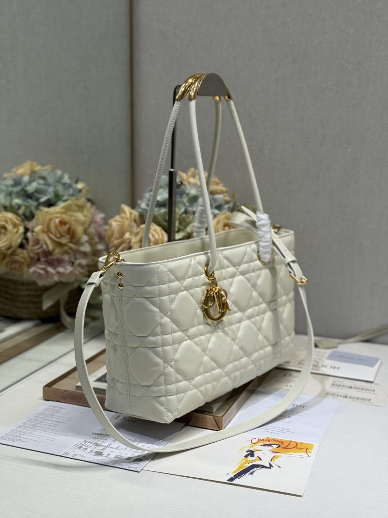 20241030_i1730275175_430_2_jpg MEDIUM 37 TOUJOURS BAG IN WHITE MACROCANNAGE LAMBSKIN