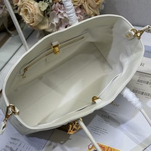 20241030_i1730275175_4458_7_jpg MEDIUM 37 TOUJOURS BAG IN WHITE MACROCANNAGE LAMBSKIN