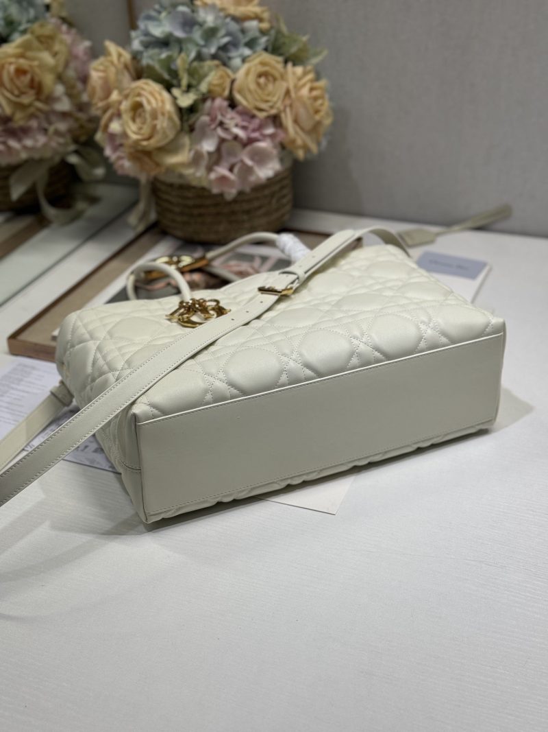 20241030_i1730275175_9643_4_jpg MEDIUM 37 TOUJOURS BAG IN WHITE MACROCANNAGE LAMBSKIN