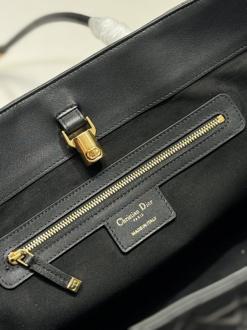 20241030_i1730276631_8029_8_jpg LARGE 41 TOUJOURS BAG IN BLACK MACROCANNAGE LAMBSKIN 221056