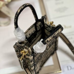 CD Apricot Tiger Mini Book Tote 13.5 cm 336428