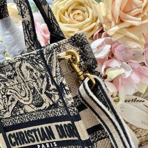 CD Apricot Tiger Mini Book Tote 13.5 cm 336428