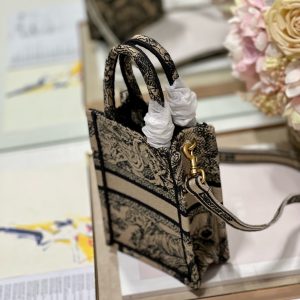 CD Apricot Tiger Mini Book Tote 13.5 cm 336428