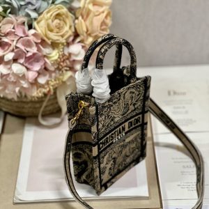 CD Apricot Tiger Mini Book Tote 13.5 cm 336428