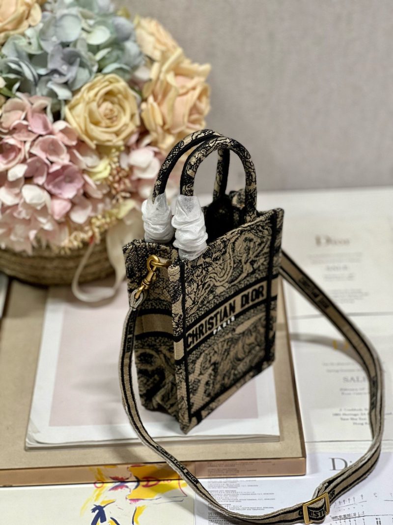 CD Apricot Tiger Mini Book Tote 13.5 cm 336428