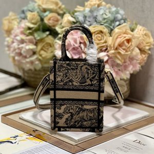 CD Apricot Tiger Mini Book Tote 13.5 cm 336428