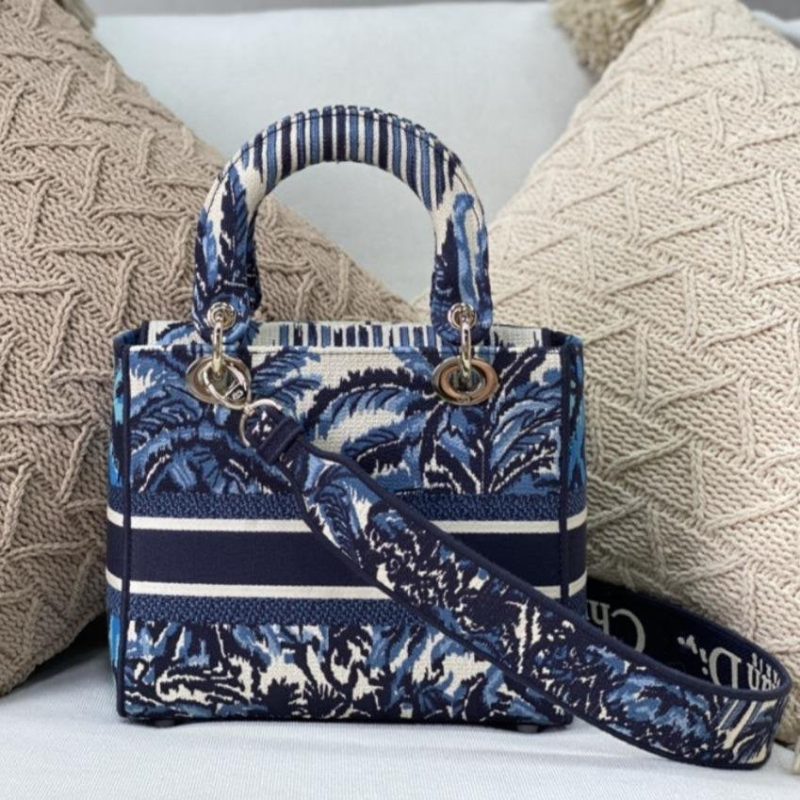 435e0ca6-b0bb-445d-b407-ba021e778214_19d986b4-43a1-49e5-ad7a-aba6cc1d4148 MEDIUM LADY D-LITE BLUE PALMS EMBROIDERY