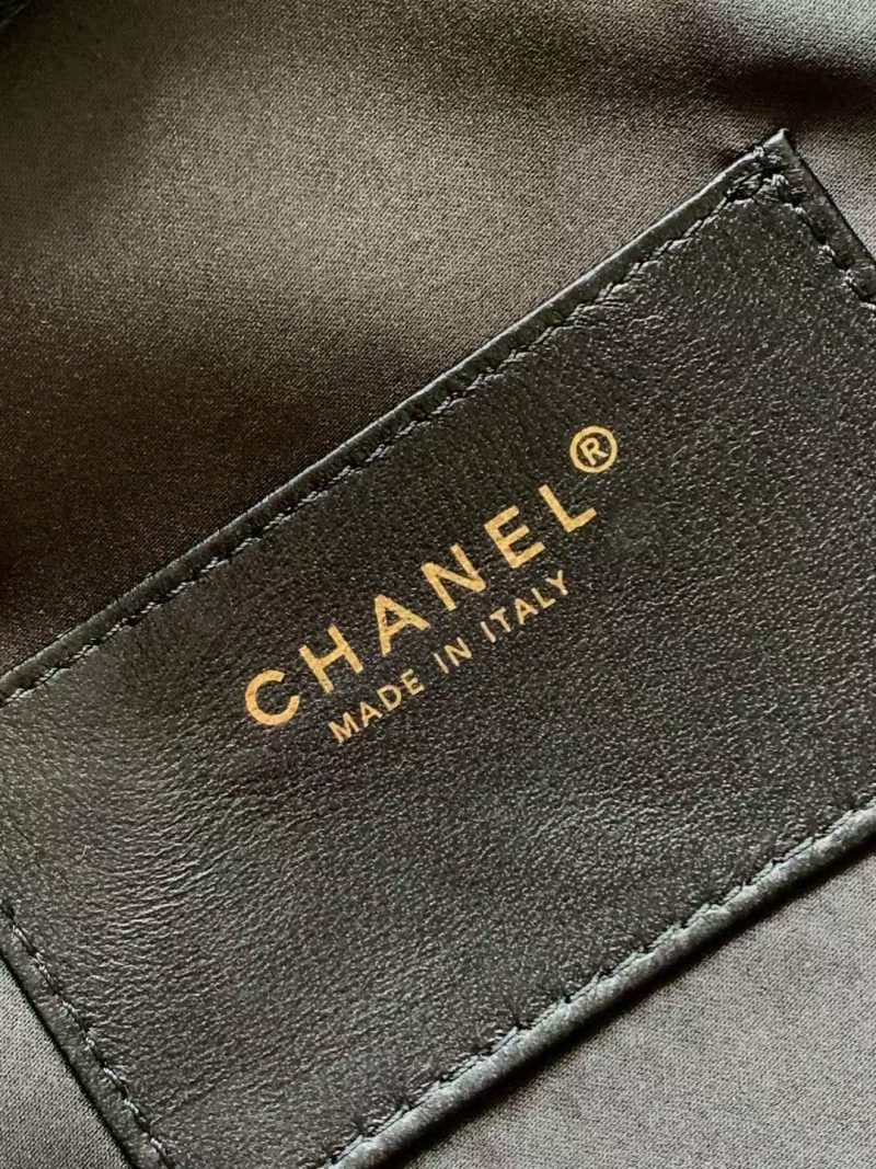 CC 25b Medium Backpack With Chain 23cm Black Caviar GHW