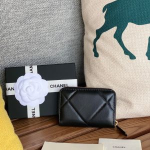 Image_20240318170655_de1273c5-9d32-420f-94dd-eb740799e492 CC 19 Zipped Coin Purse Lambskin