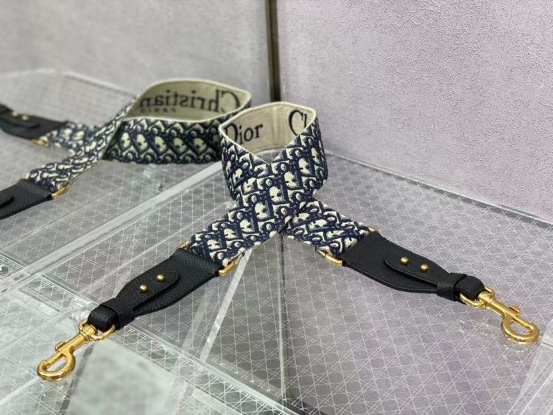 Image_20250425134417_1 CD Bobby Bag Black Pebbled Leather Gold Hardware