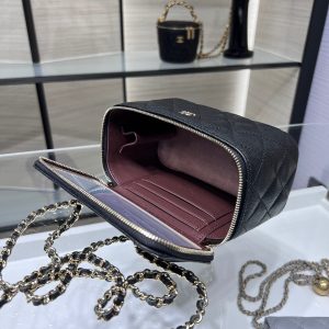 CC 25C Vanity Case 16cm Black Caviar Leather Light Gold Hardware