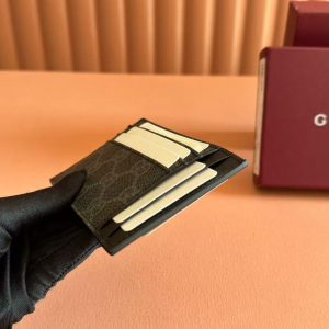 Gucci Emblem Card Holder Black Leather frabic